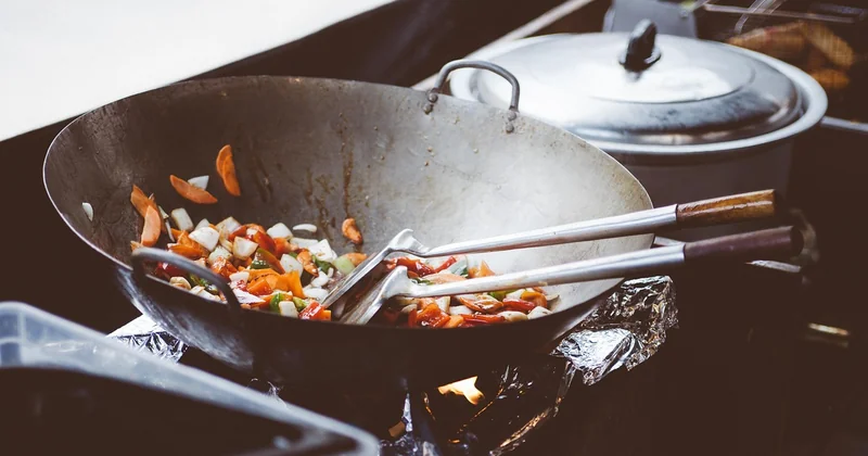 Wok, poêle ou sauté : quel équipement pour la maison ?